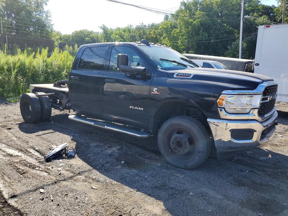 2022 RAM 3500 TRADESMAN — Фото 4 из 12