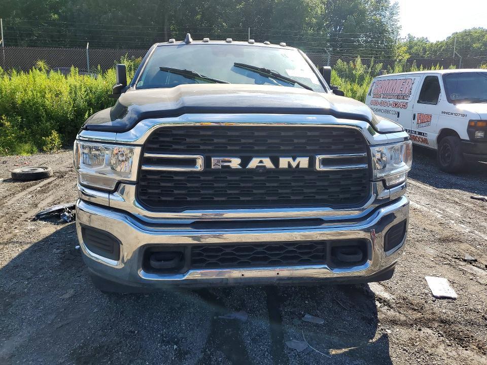 2022 RAM 3500 TRADESMAN — Фото 5 из 12