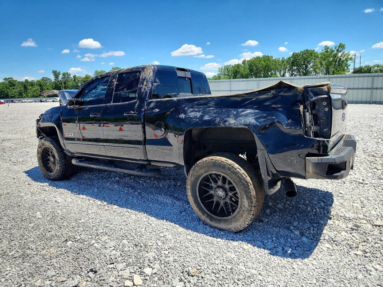 2015 CHEVROLET SILVERADO K1500 LT — Фото 2 из 13