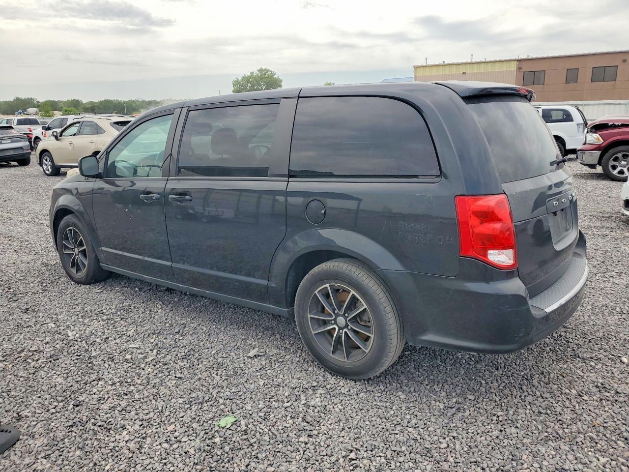 2018 DODGE GRAND CARAVAN GT — Фото 2 из 13