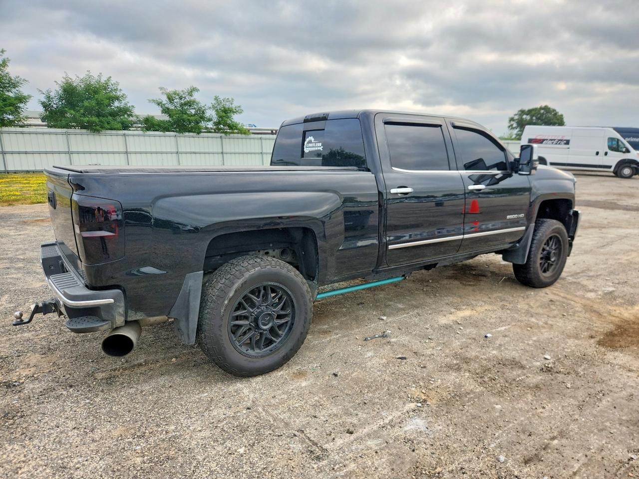 2015 CHEVROLET SILVERADO K2500 HEAVY DUTY LTZ — Фото 3 из 12