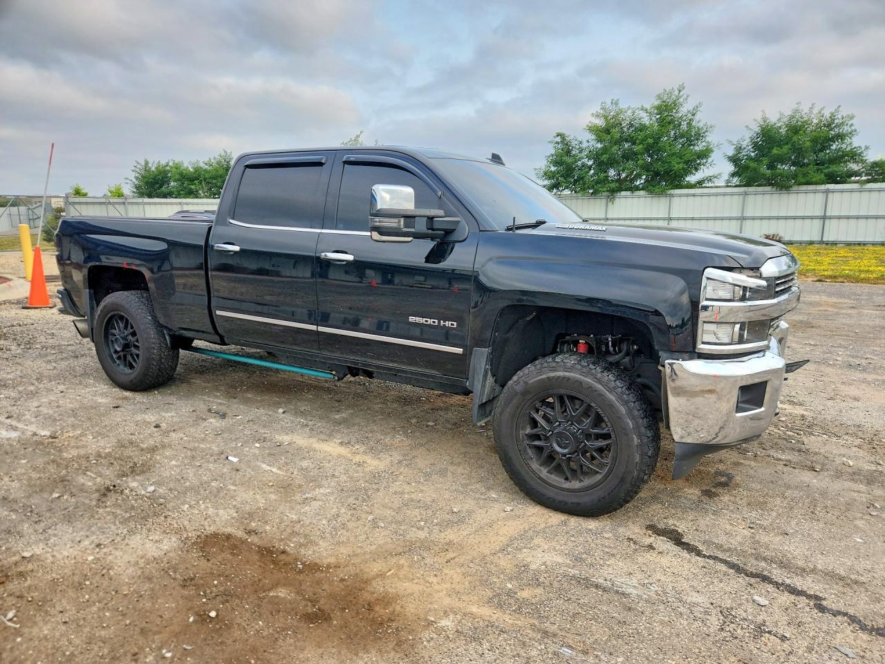 2015 CHEVROLET SILVERADO K2500 HEAVY DUTY LTZ — Фото 4 из 12