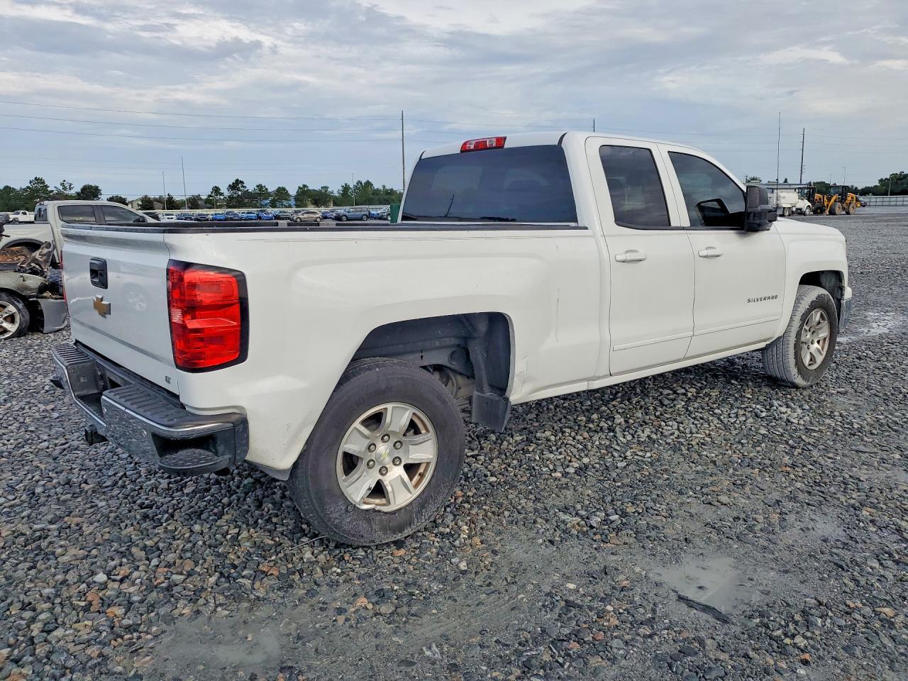 2015 CHEVROLET SILVERADO C1500 LT — Фото 3 из 12