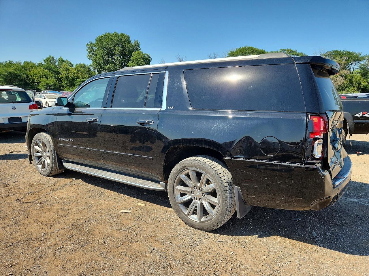 2015 CHEVROLET SUBURBAN K1500 LTZ — Фото 2 из 13
