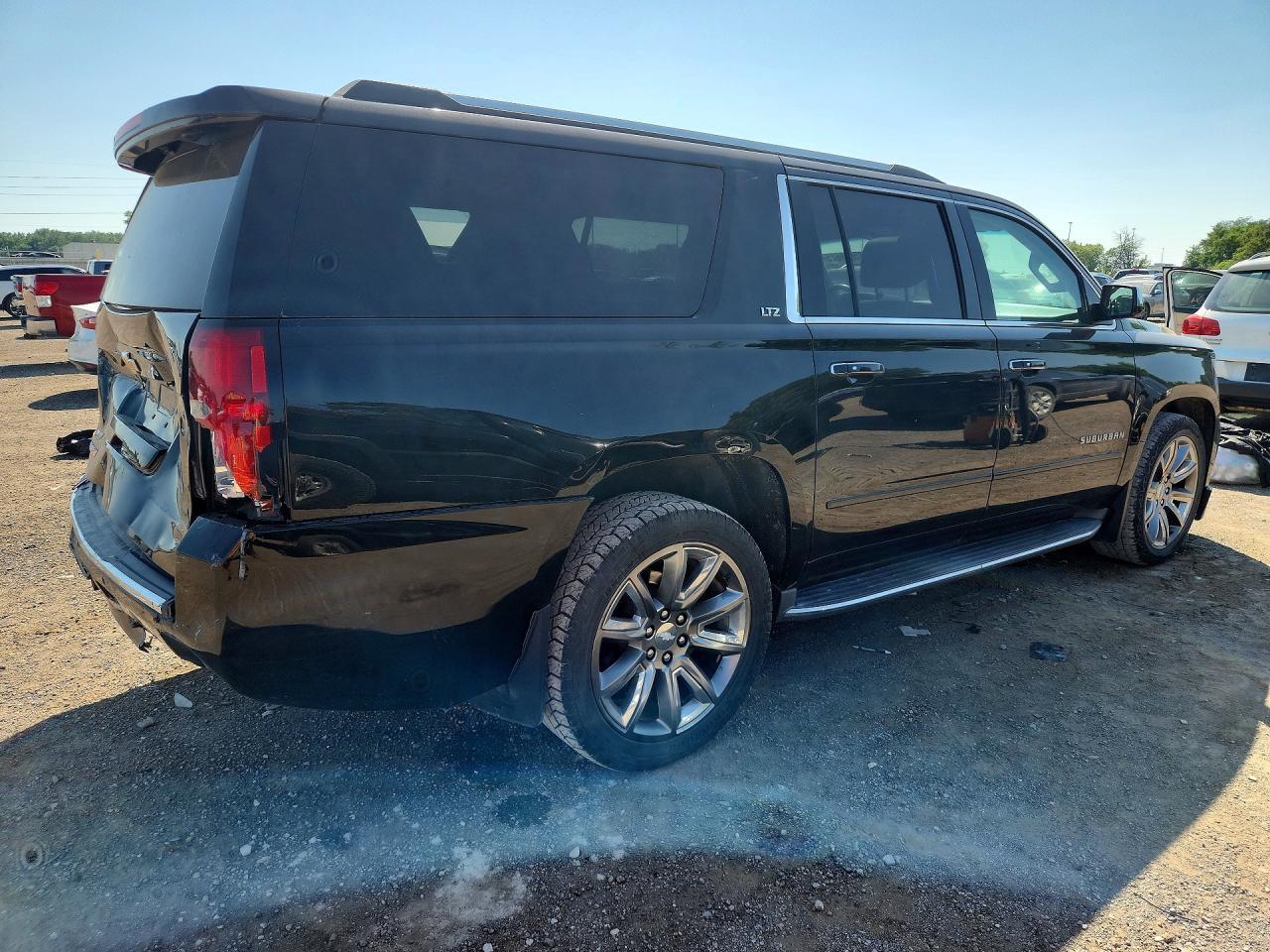 2015 CHEVROLET SUBURBAN K1500 LTZ — Фото 3 из 13