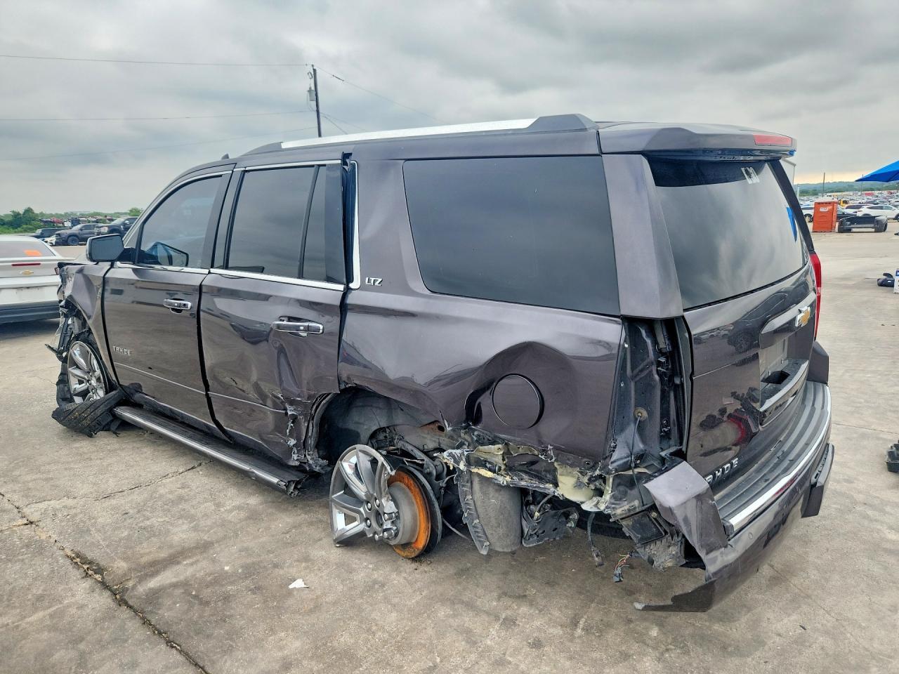 2015 CHEVROLET TAHOE C1500 LTZ — Фото 2 из 14