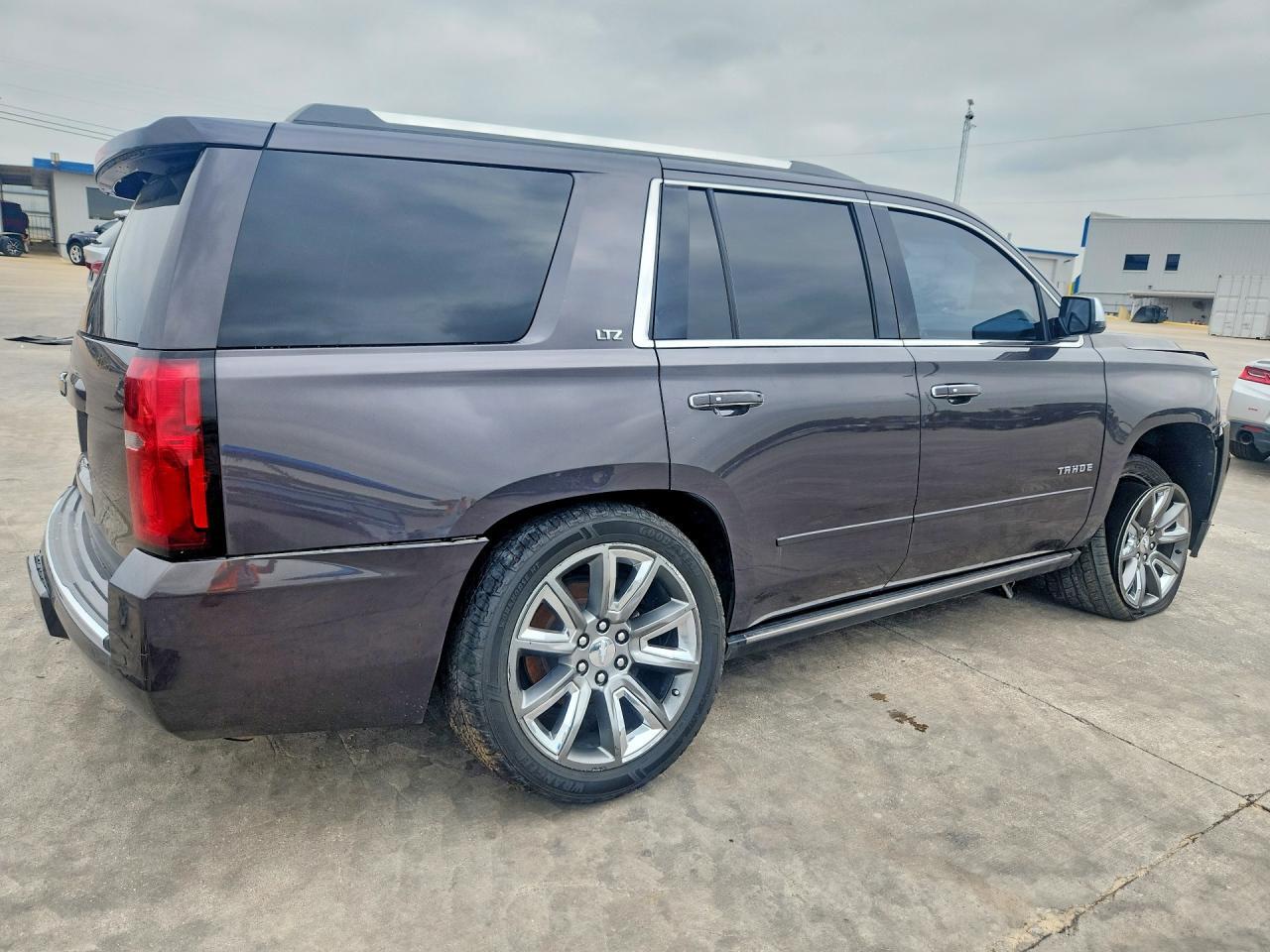 2015 CHEVROLET TAHOE C1500 LTZ — Фото 3 из 14