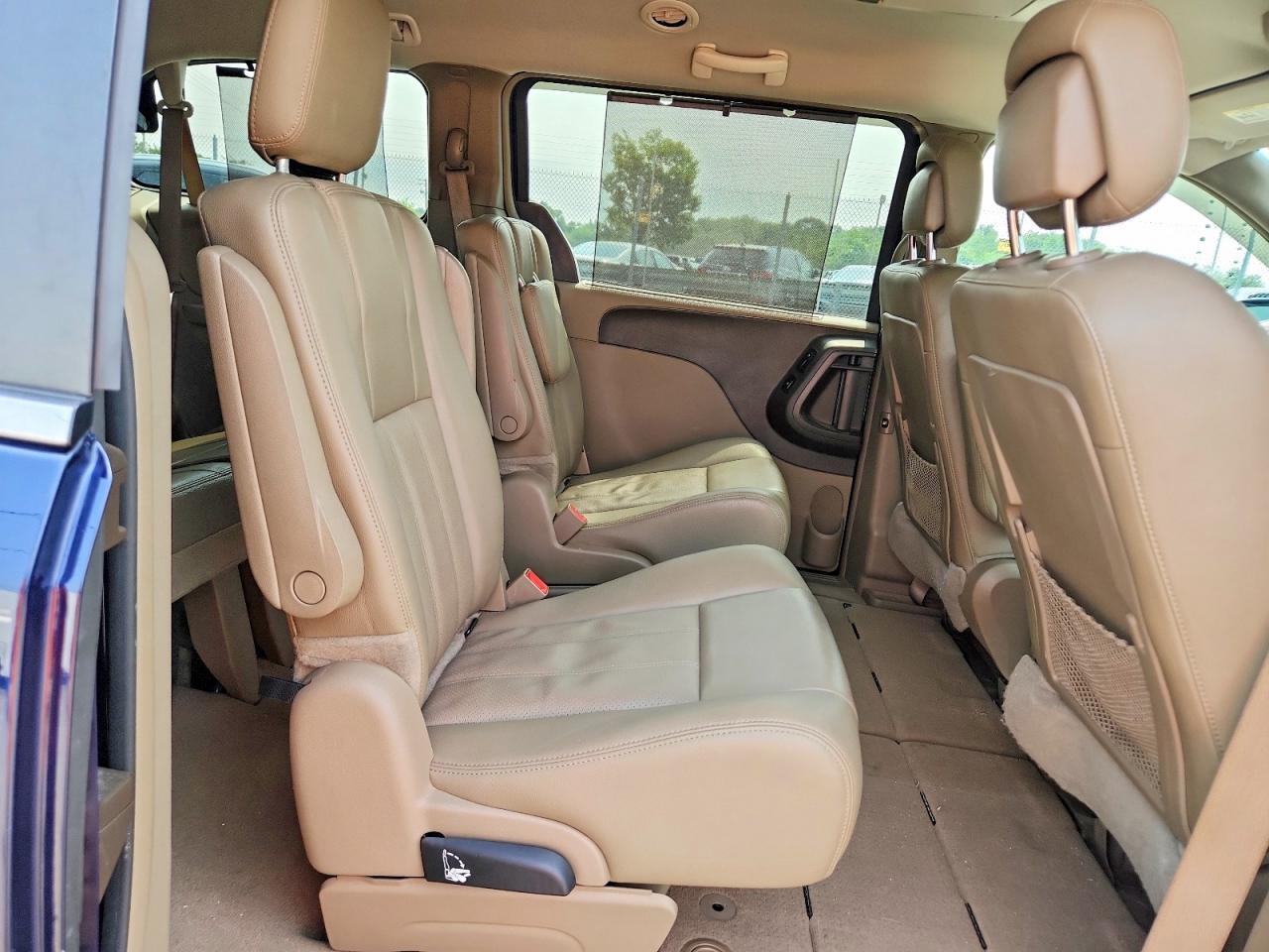 2015 CHRYSLER TOWN & COUNTRY TOURING L — Фото 11 из 14