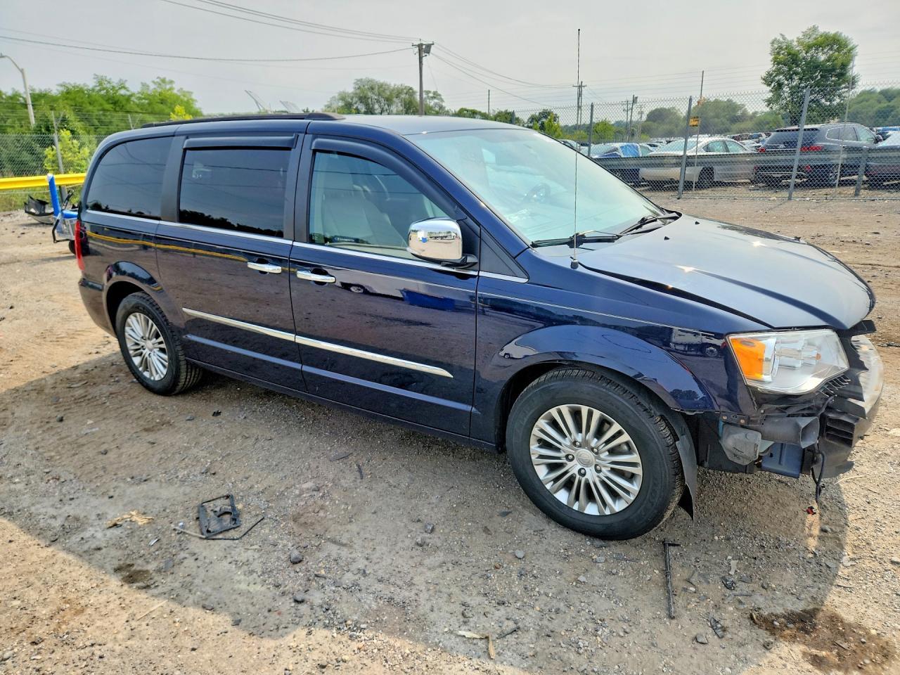 2015 CHRYSLER TOWN & COUNTRY TOURING L — Фото 4 из 14