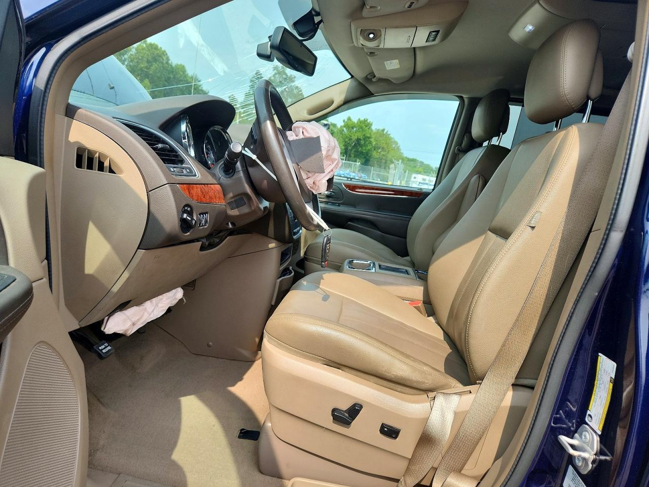 2015 CHRYSLER TOWN & COUNTRY TOURING L — Фото 7 из 14