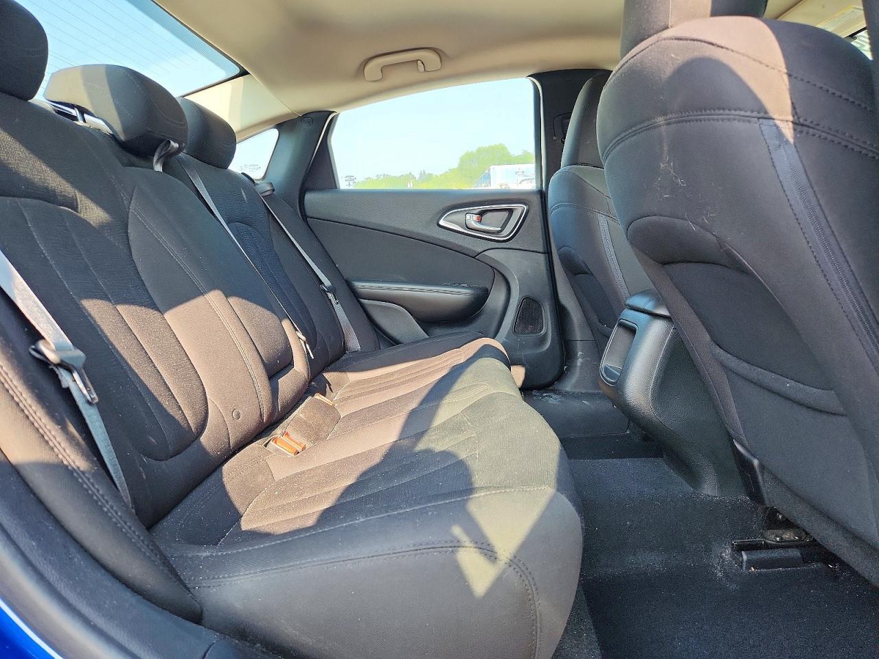 2015 CHRYSLER 200 LIMITED — Фото 10 из 12