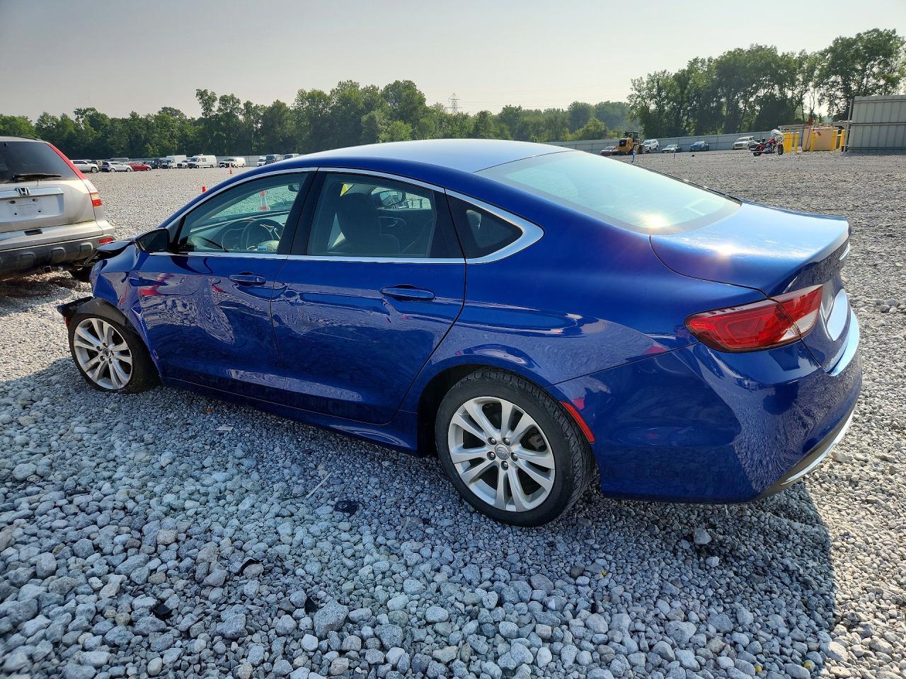 2015 CHRYSLER 200 LIMITED — Фото 2 из 12