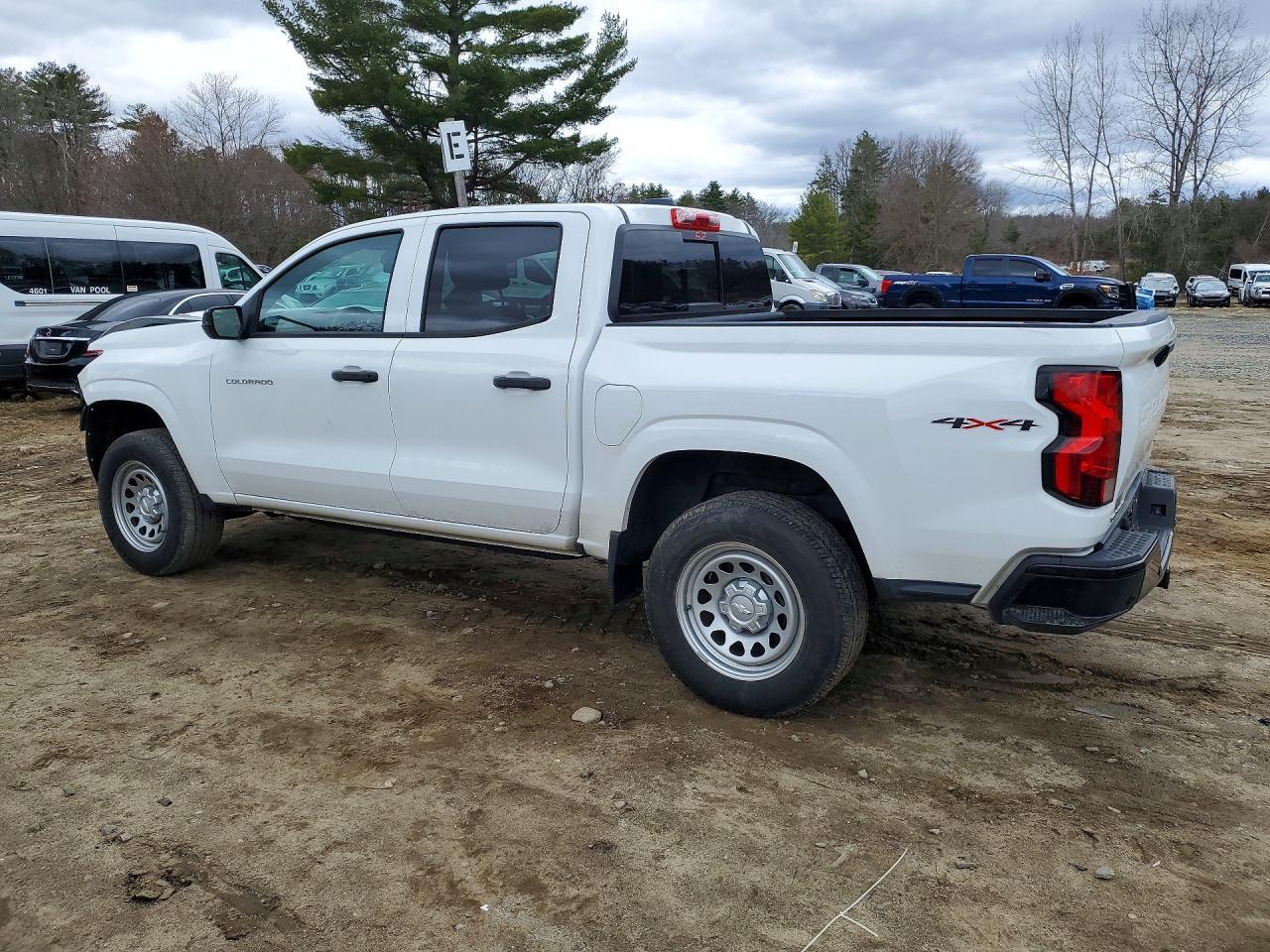 2024 CHEVROLET COLORADO — Фото 2 из 13