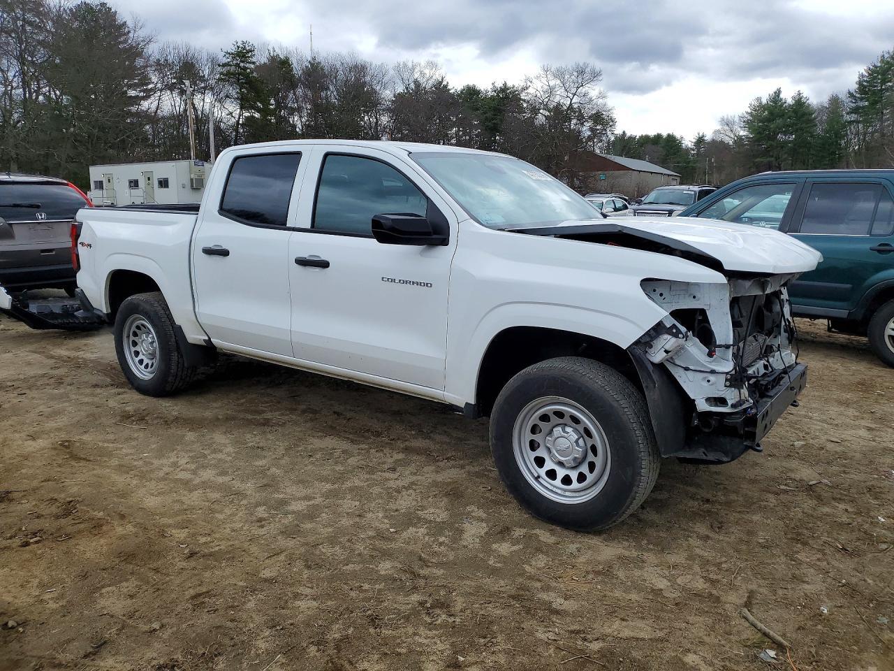2024 CHEVROLET COLORADO — Фото 4 из 13