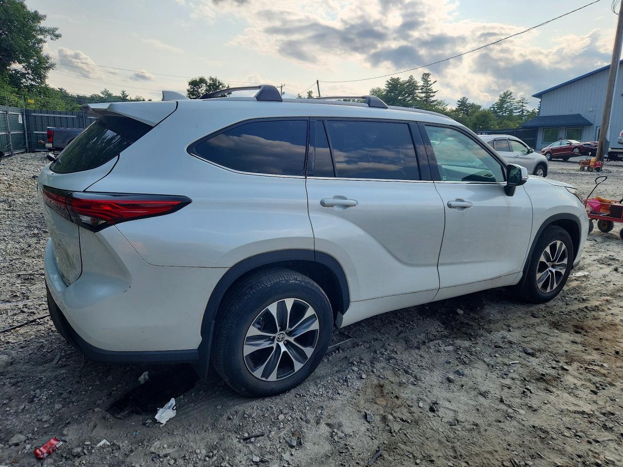 2022 TOYOTA HIGHLANDER XLE — Фото 3 из 13