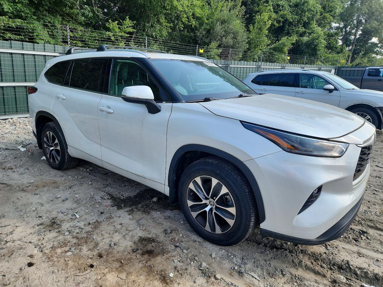2022 TOYOTA HIGHLANDER XLE — Фото 4 из 13