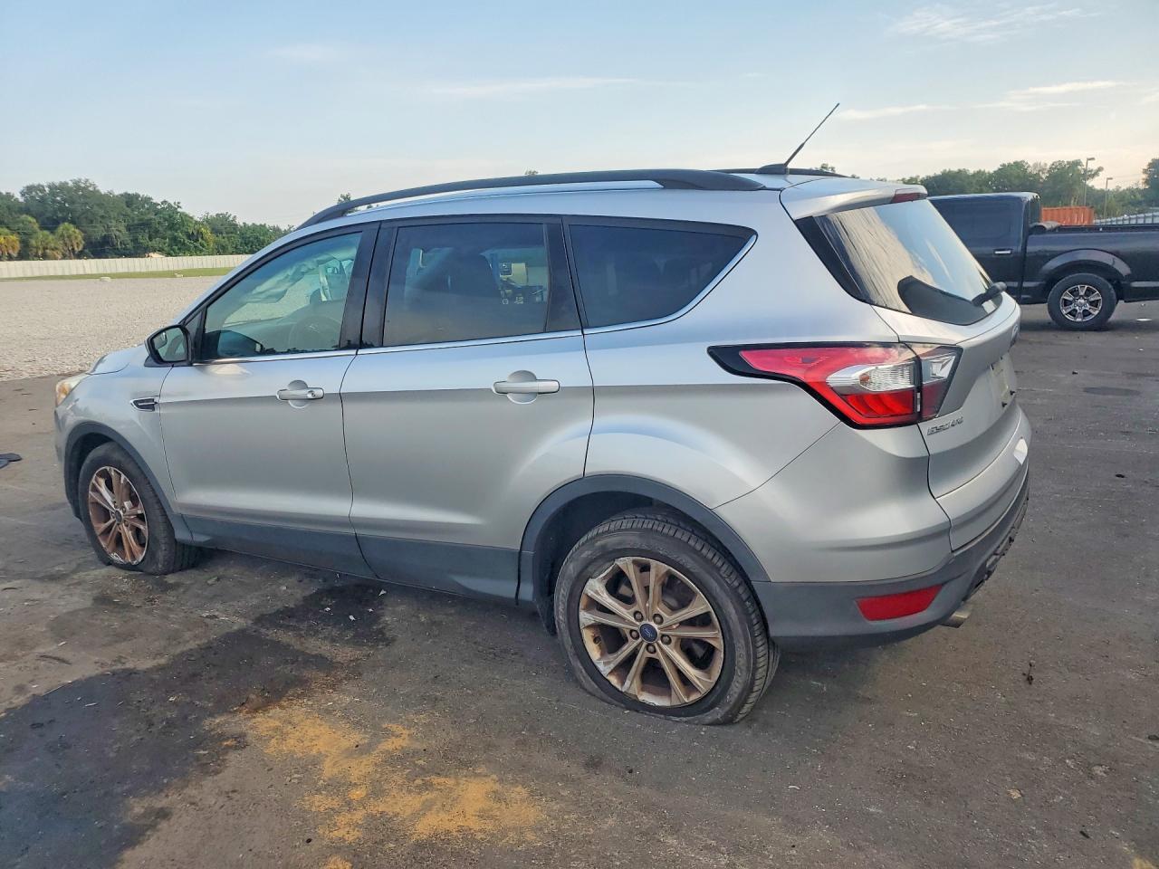 2018 FORD ESCAPE SE — Фото 2 из 13