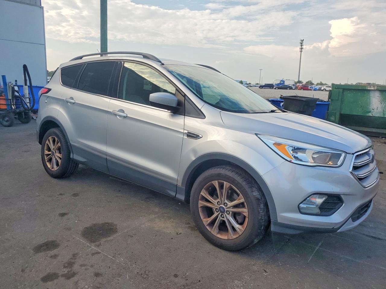 2018 FORD ESCAPE SE — Фото 4 из 13