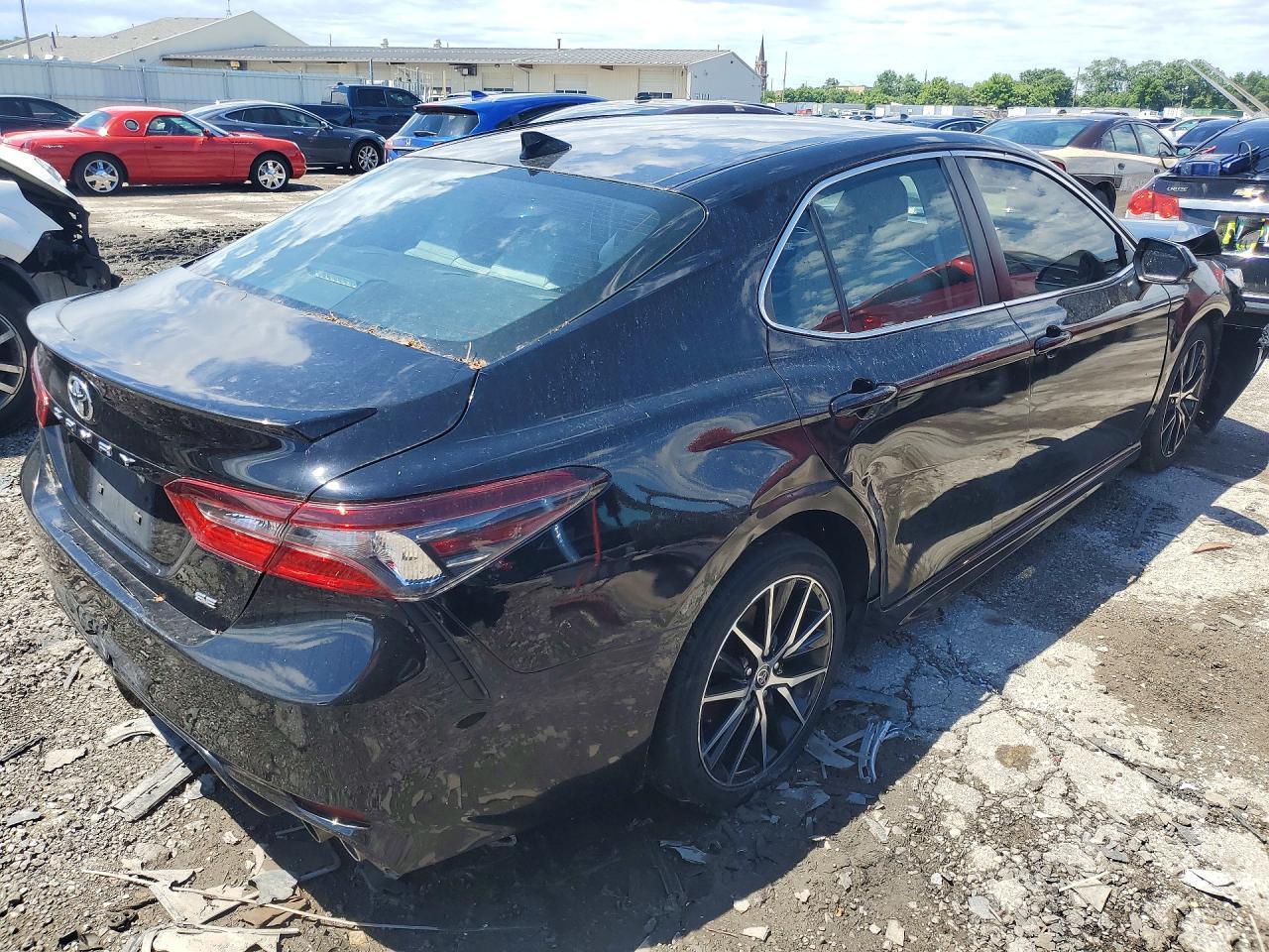 2022 TOYOTA CAMRY SE — Фото 3 из 12