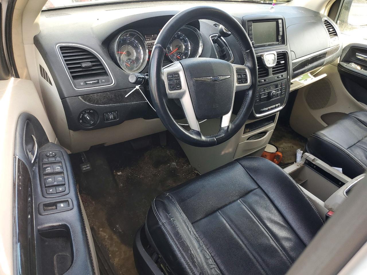 2015 CHRYSLER TOWN & COUNTRY TOURING — Фото 8 из 13