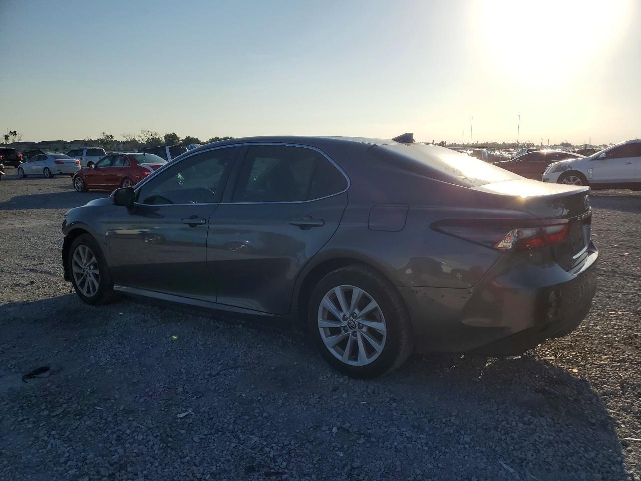 2022 TOYOTA CAMRY LE — Фото 2 из 13
