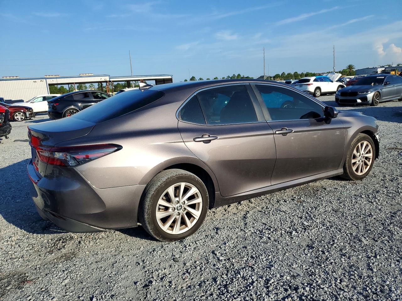 2022 TOYOTA CAMRY LE — Фото 3 из 13