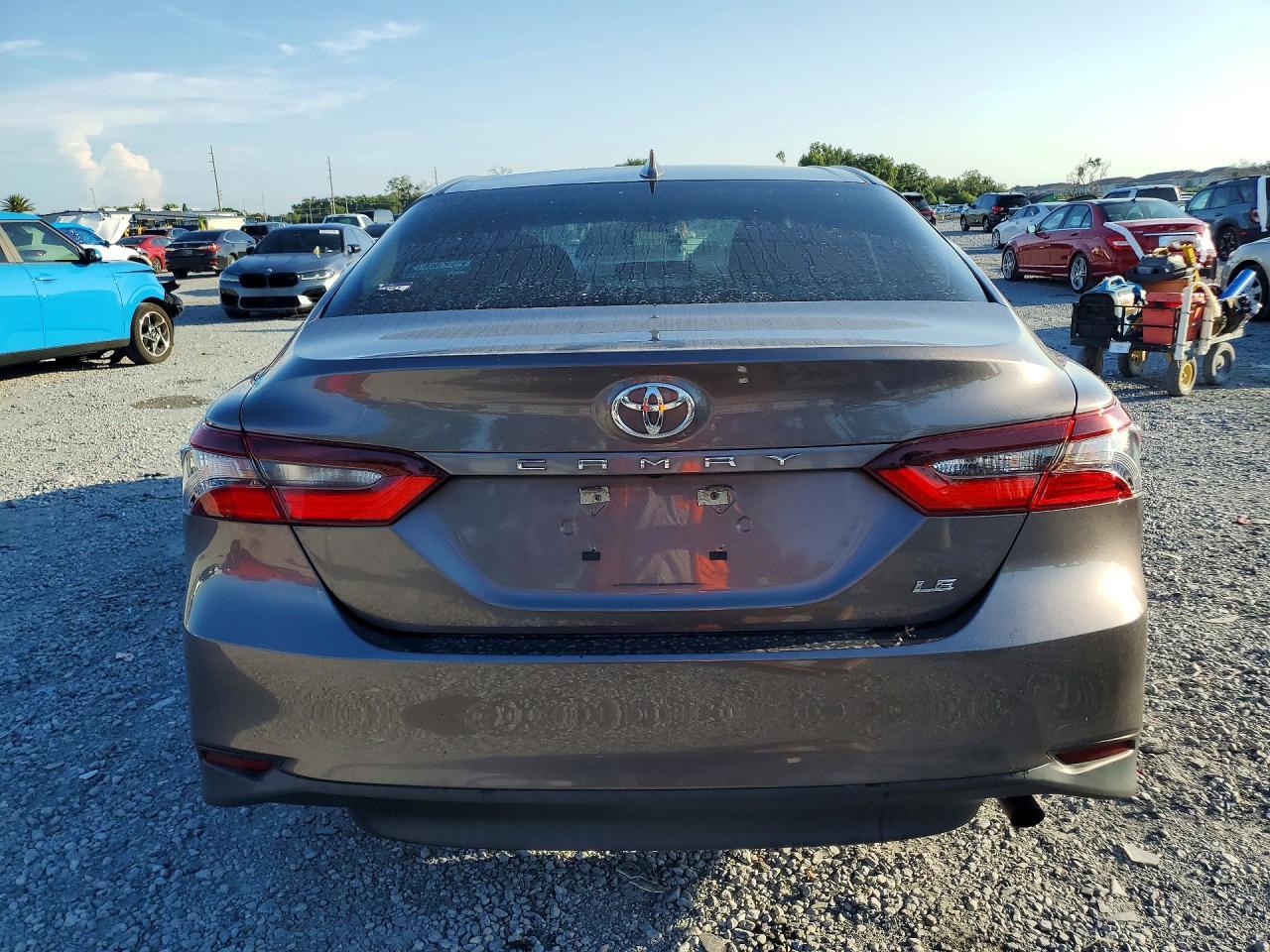2022 TOYOTA CAMRY LE — Фото 6 из 13