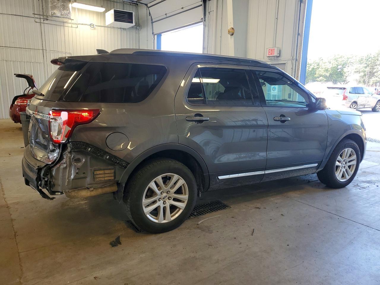 2018 FORD EXPLORER XLT — Фото 3 из 13