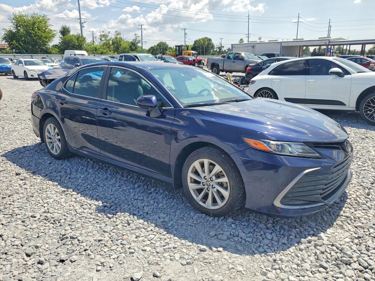 2022 TOYOTA CAMRY LE — Фото 4 из 12