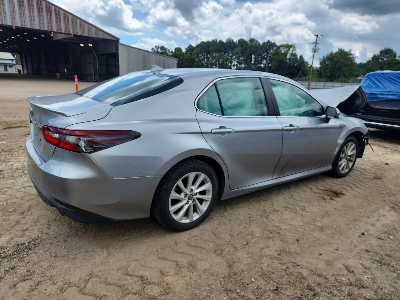 2022 TOYOTA CAMRY LE — Фото 3 из 12