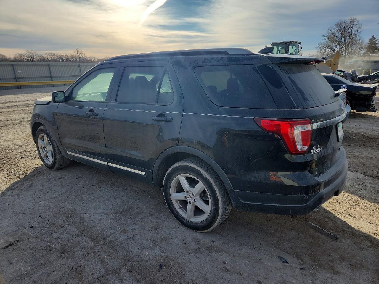 2018 FORD EXPLORER XLT — Фото 2 из 13