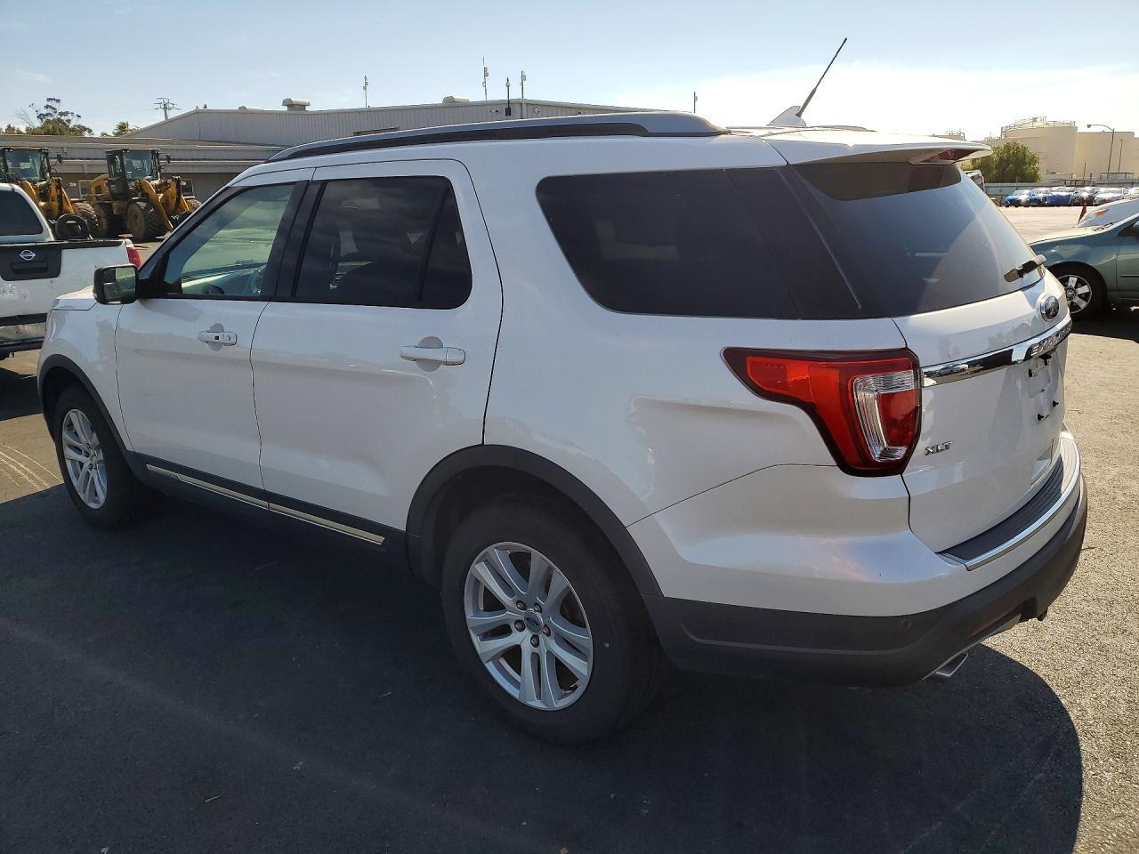 2018 FORD EXPLORER XLT — Фото 2 из 12