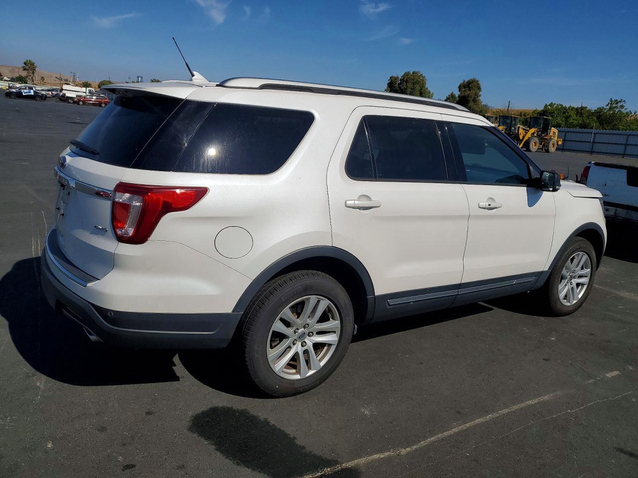 2018 FORD EXPLORER XLT — Фото 3 из 12