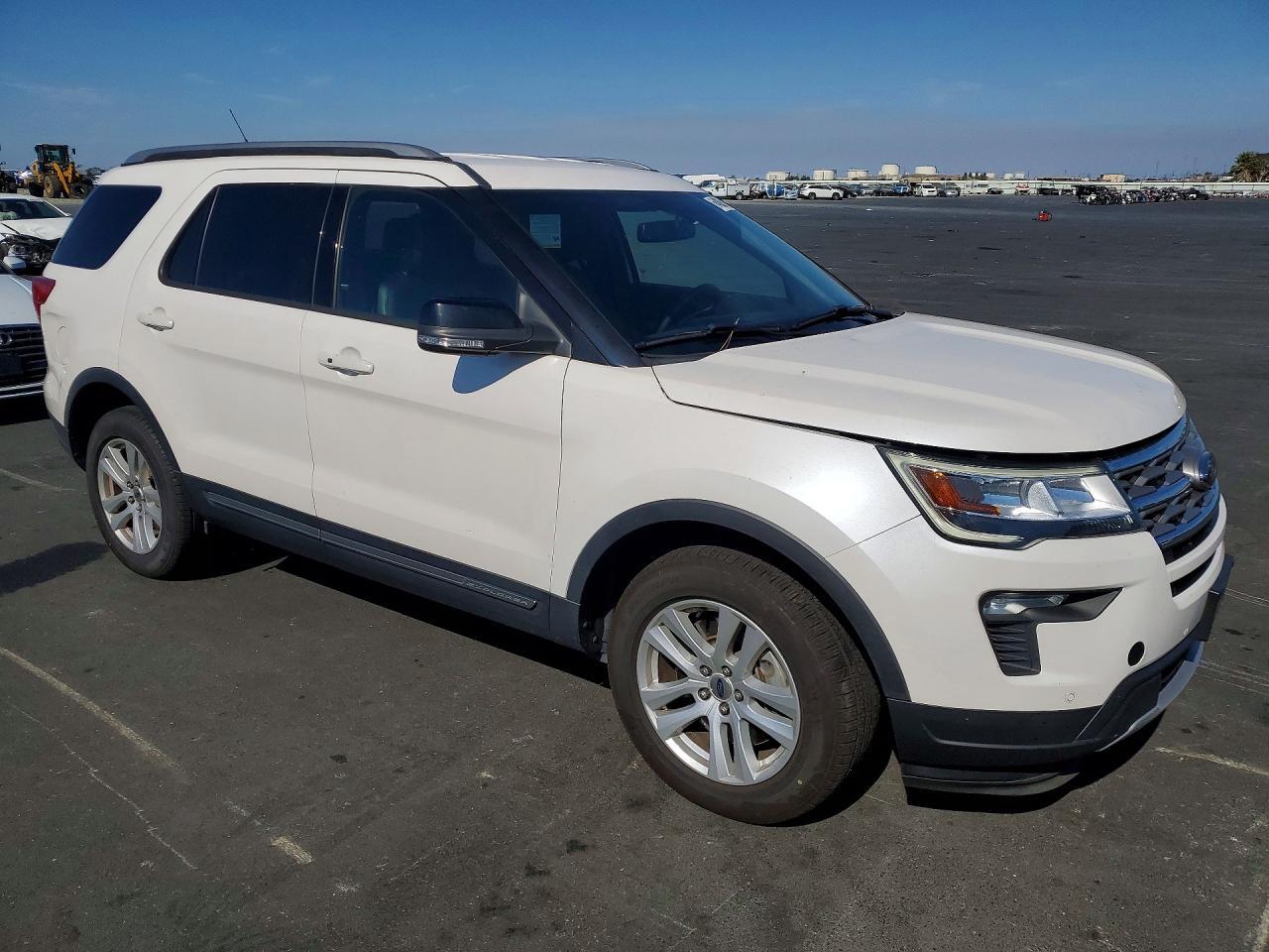 2018 FORD EXPLORER XLT — Фото 4 из 12