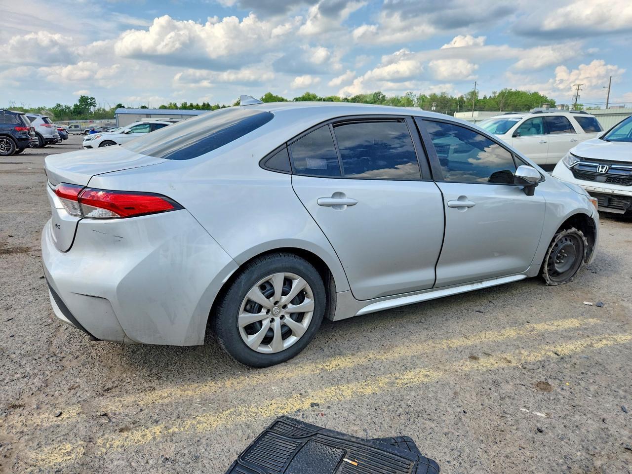 2022 TOYOTA COROLLA LE — Фото 3 из 12