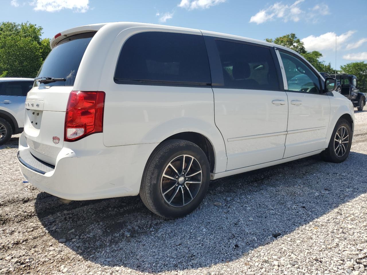 2015 DODGE GRAND CARAVAN SE — Фото 3 из 13