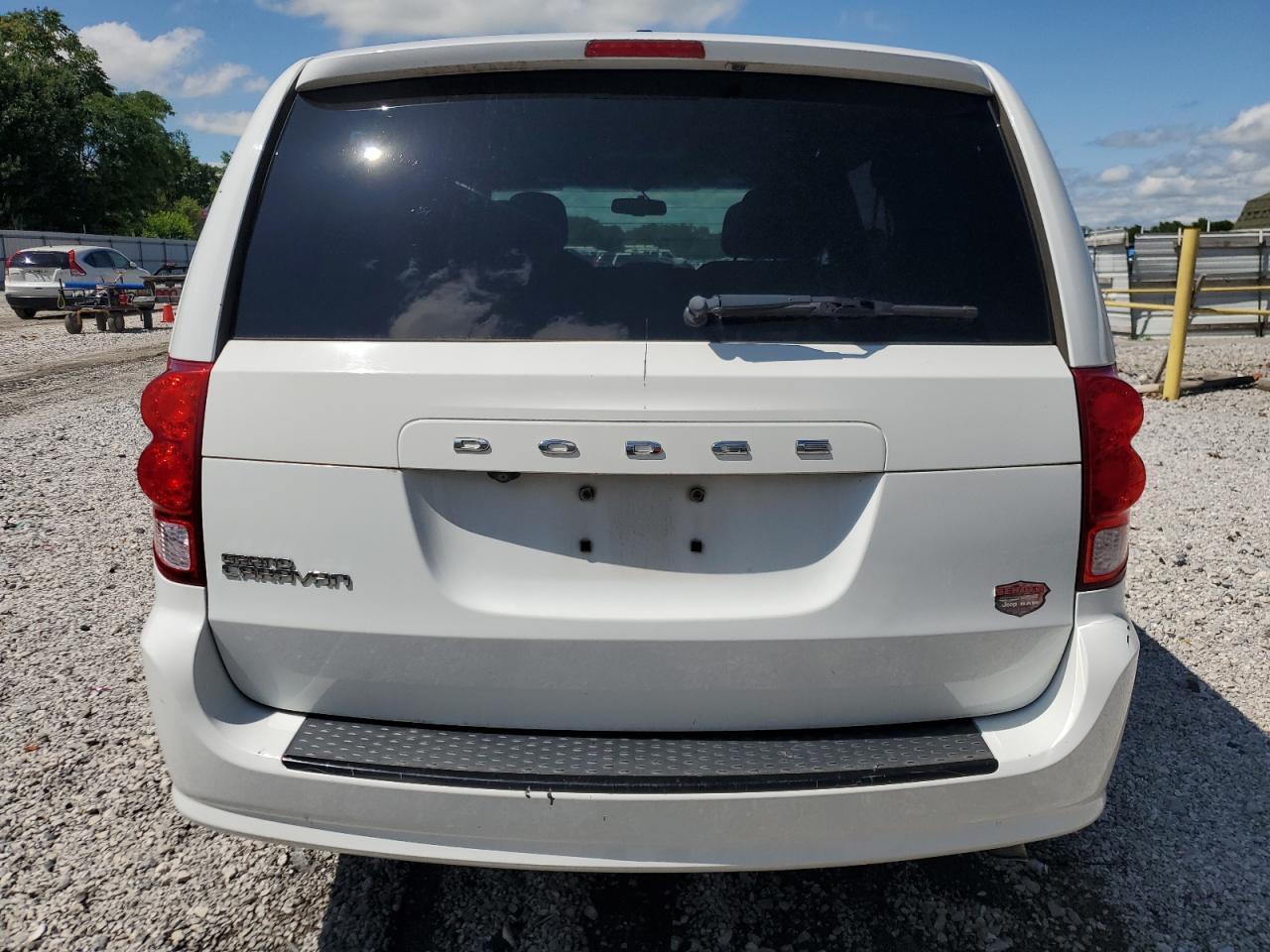 2015 DODGE GRAND CARAVAN SE — Фото 6 из 13
