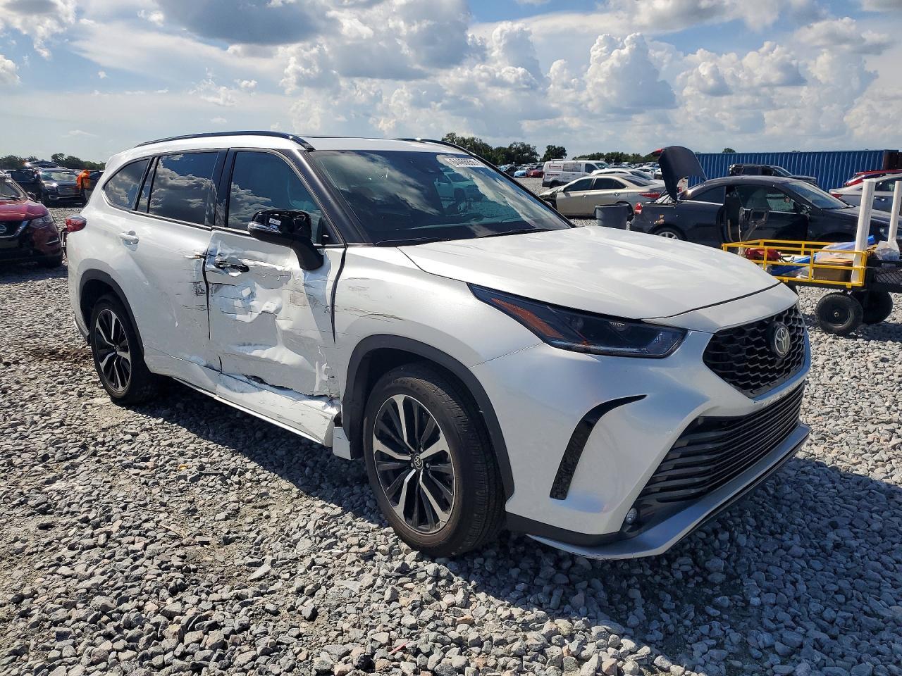 2022 TOYOTA HIGHLANDER — Фото 4 из 12