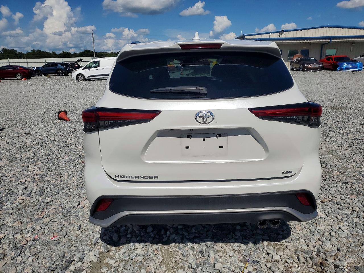 2022 TOYOTA HIGHLANDER — Фото 6 из 12