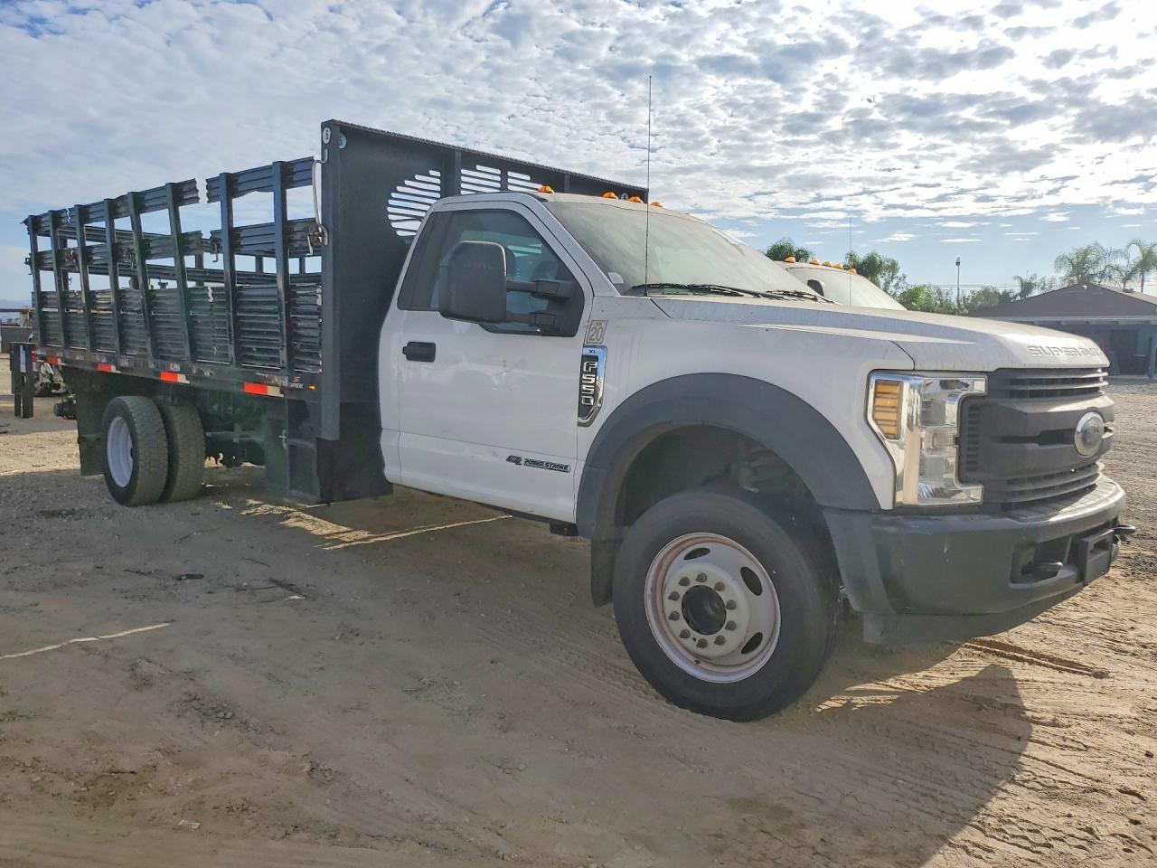 2018 FORD F550 SUPER DUTY FLATBED TRUCK — Фото 4 из 13