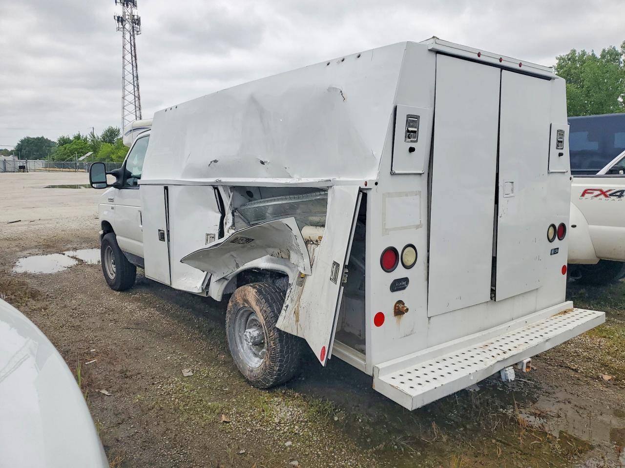 2015 FORD ECONOLINE E350 SUPER DUTY CUTAWAY VAN — Фото 2 из 13
