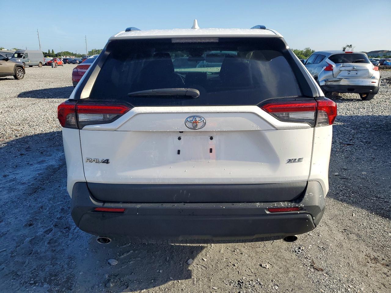 2022 TOYOTA RAV4 XLE — Фото 6 из 13