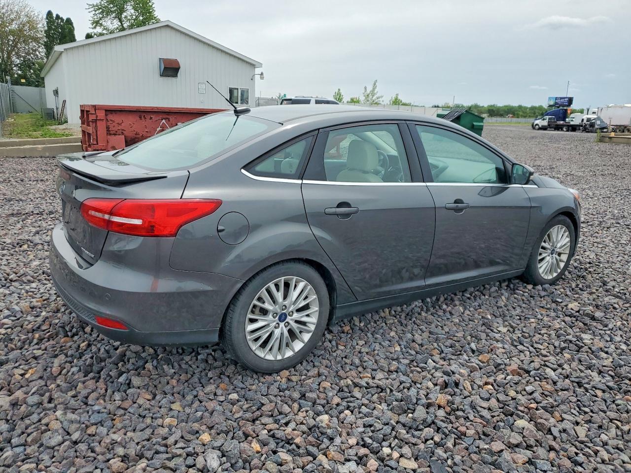 1FADP3J21JL293928 2018 FORD FOCUS photo no. 3
