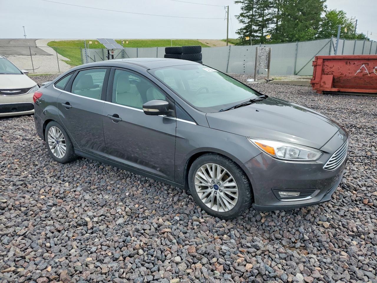 1FADP3J21JL293928 2018 FORD FOCUS photo no. 4