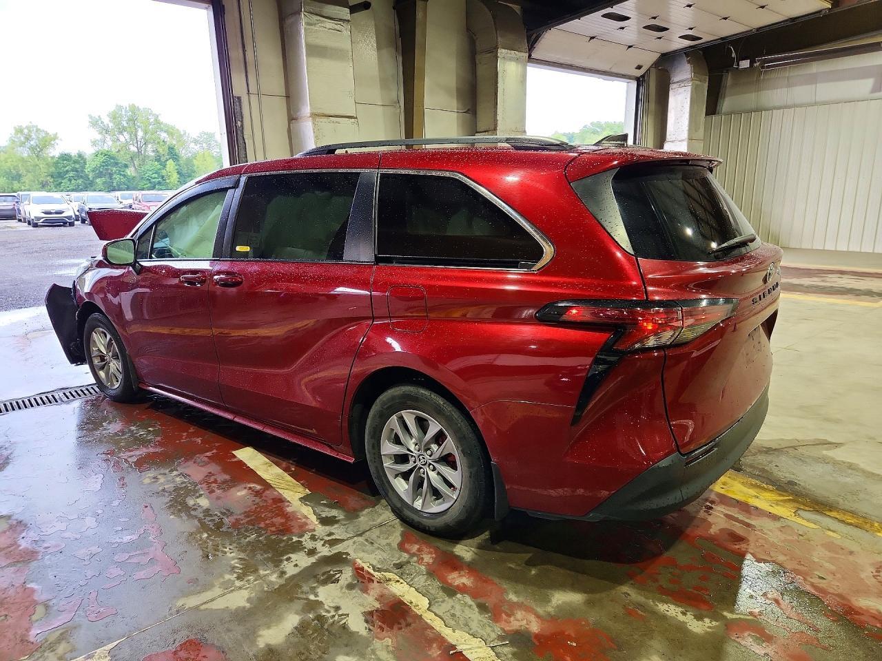 5TDKRKEC5NS100662 2022 TOYOTA SIENNA photo no. 2
