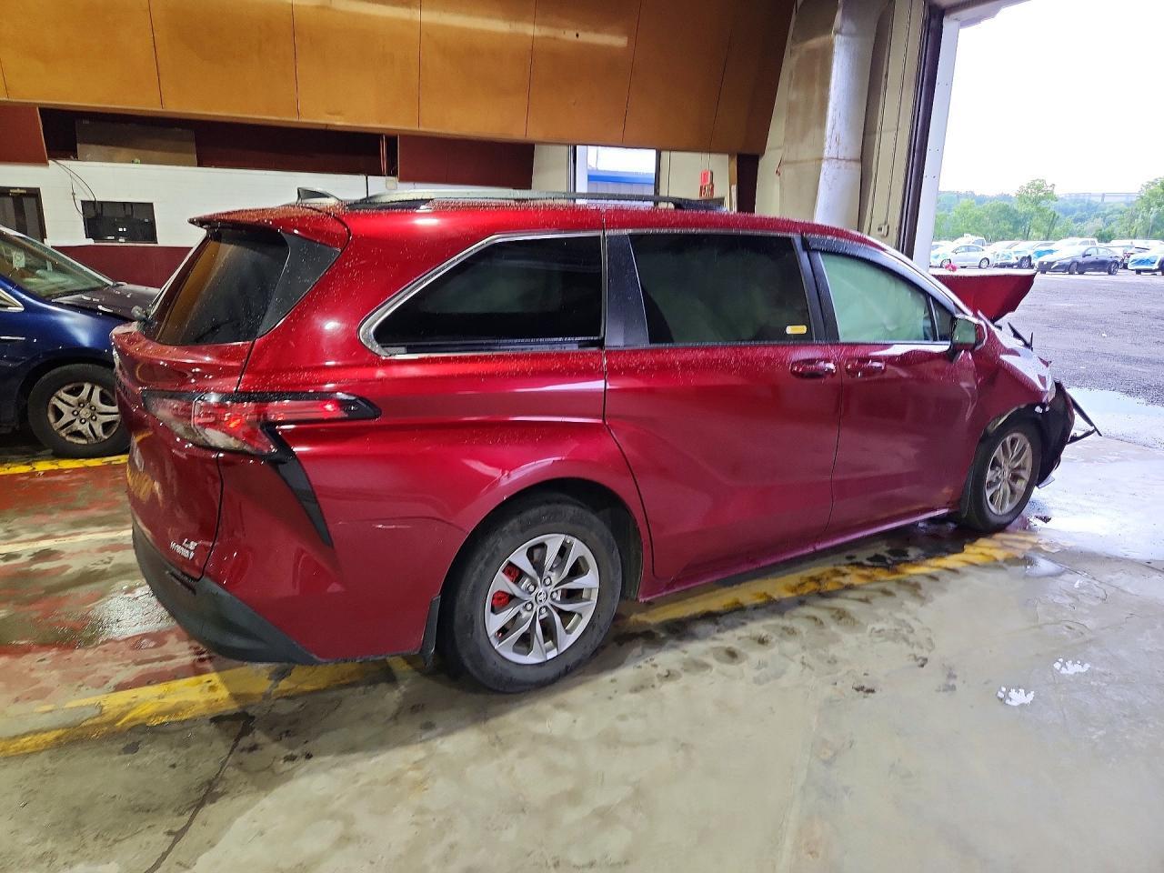 5TDKRKEC5NS100662 2022 TOYOTA SIENNA photo no. 3