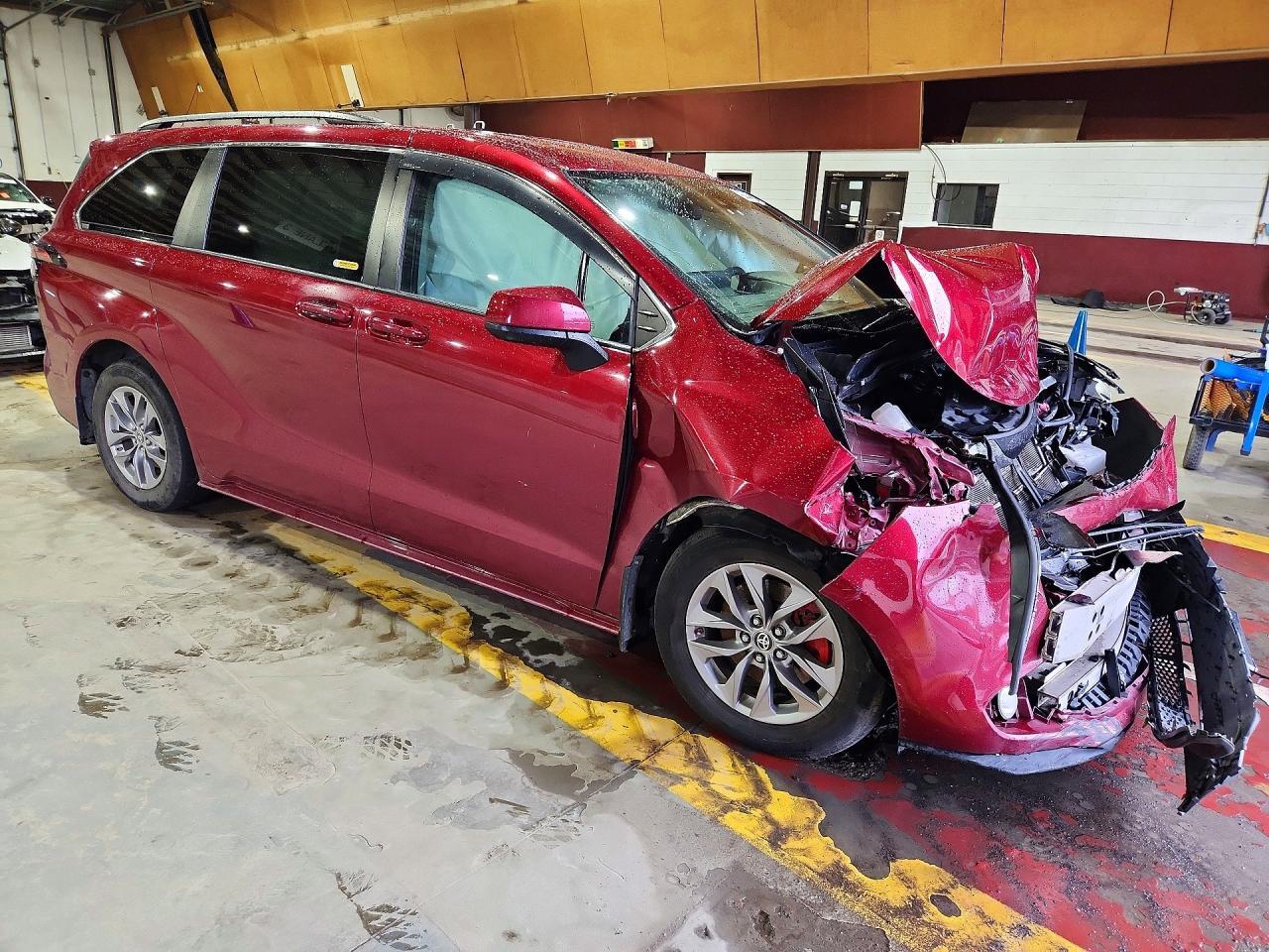 5TDKRKEC5NS100662 2022 TOYOTA SIENNA photo no. 4