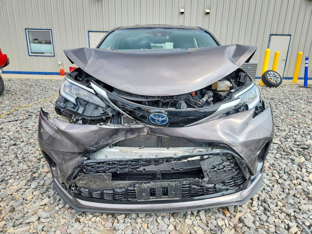2022 TOYOTA SIENNA XSE — Фото 5 из 13