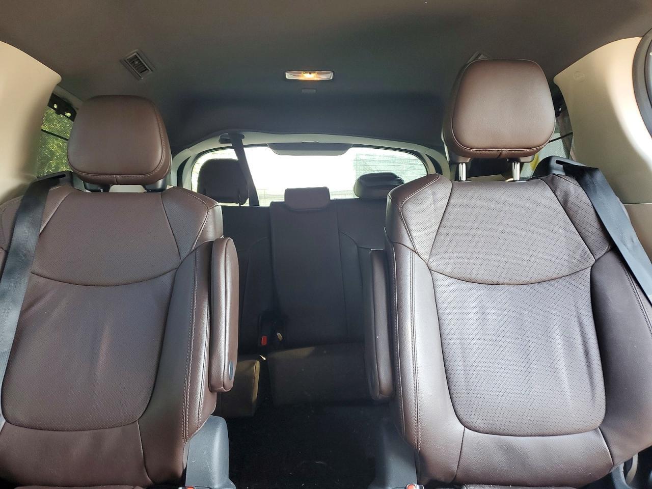 2022 TOYOTA SIENNA PLATINUM 7-PASSENGER — Фото 10 из 14