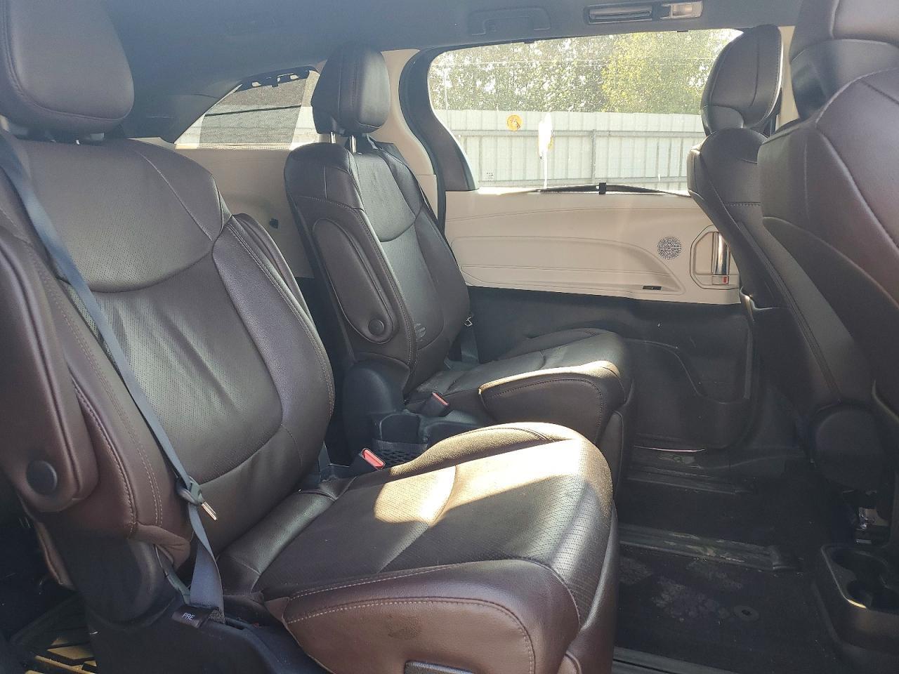 2022 TOYOTA SIENNA PLATINUM 7-PASSENGER — Фото 11 из 14
